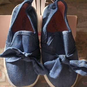 Never worn casual toddler girls shoes